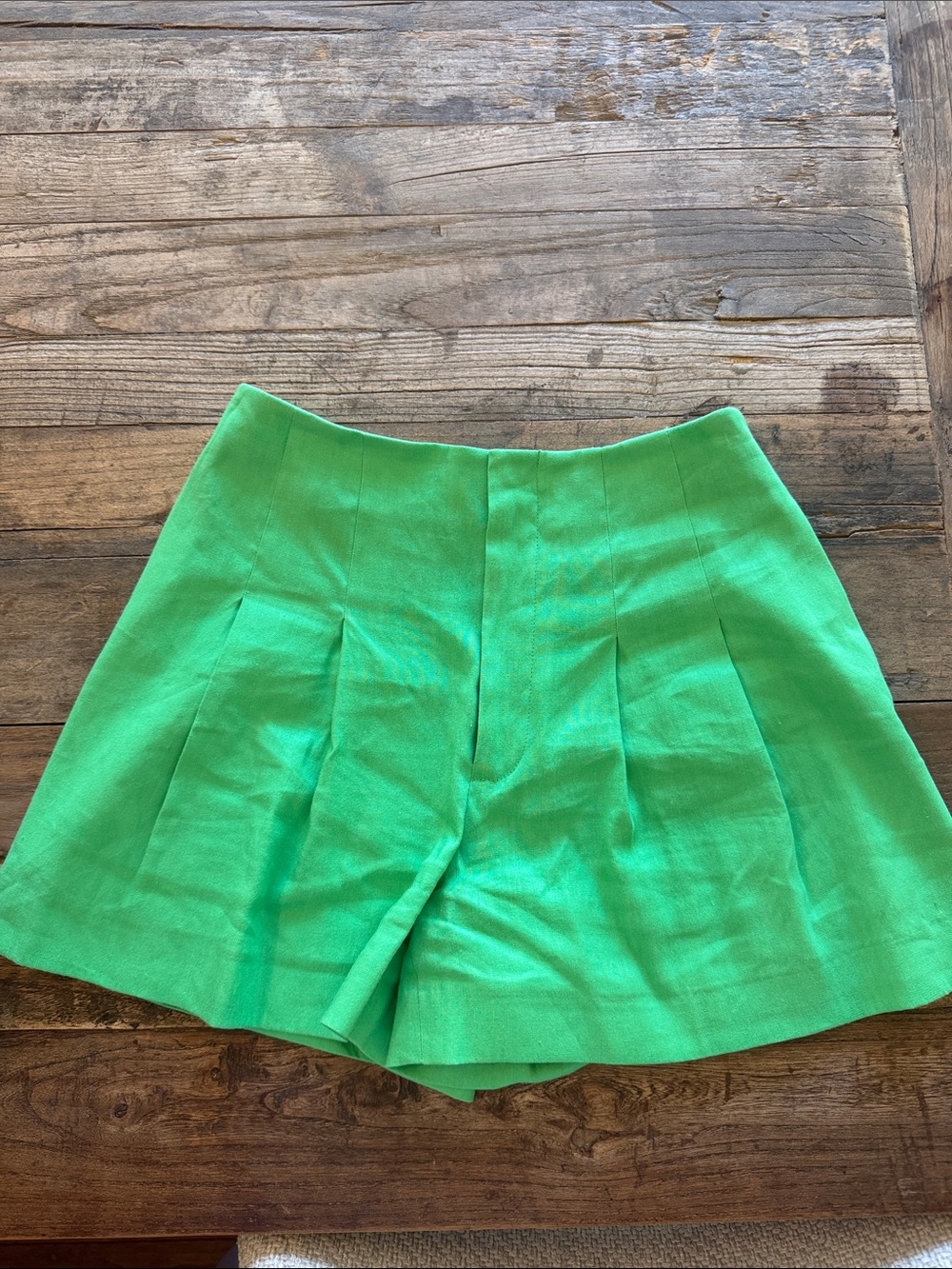 ANTONIO MELANI Bright Green High-Waist Pleated Women’s Shorts